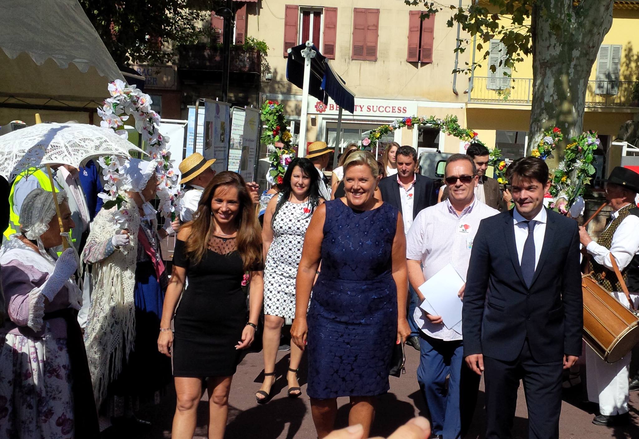 Arrivée de Michèle TABAROT au forum des associations du 