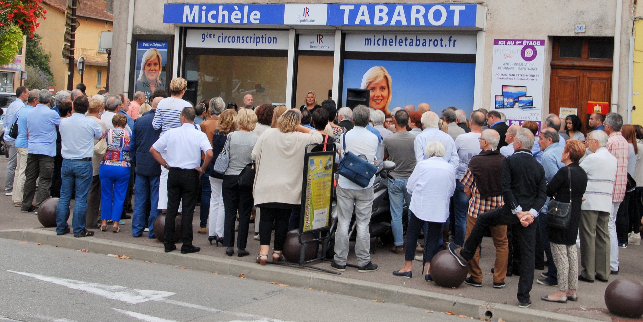 011016.PermPetitDéjeuner Foule