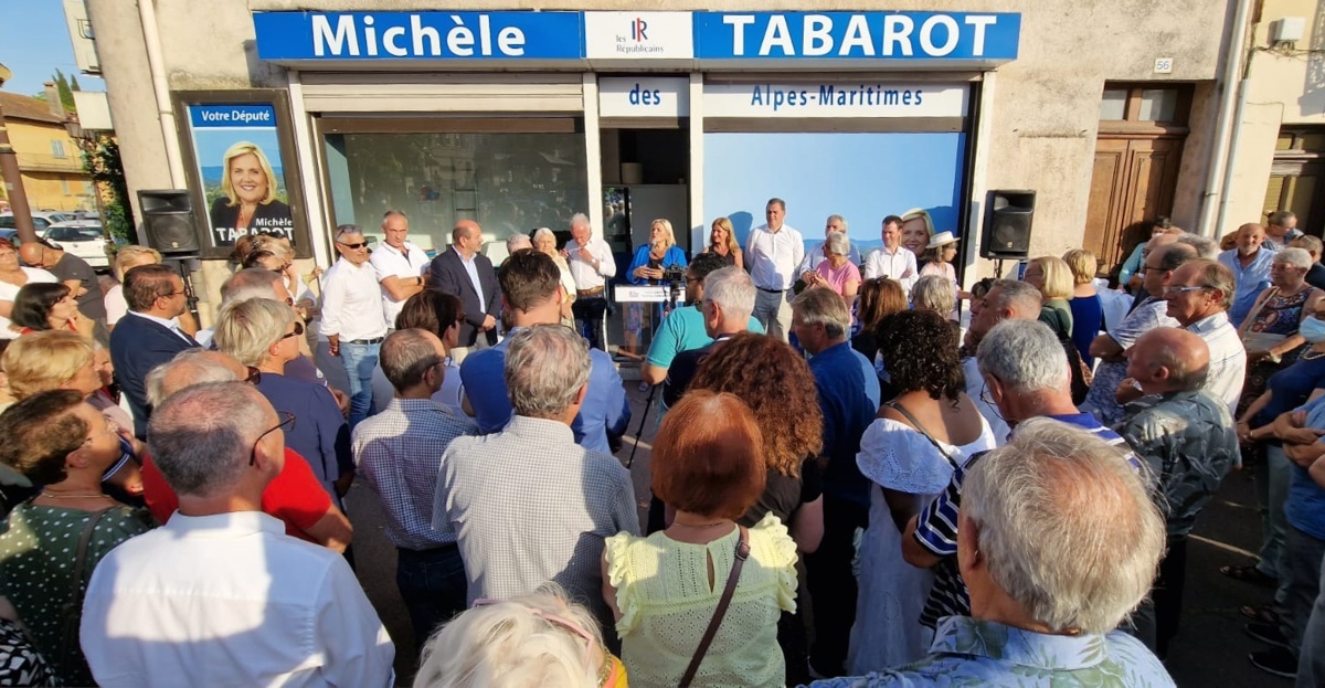 Notre grand rassemblement devant la permanence à Pégomas